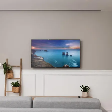 Stylish With Private Yard - Sleep 6 By Quicktrips Mellieħa