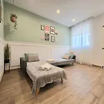 Stylish With Private Yard - Sleep 6 By Quicktrips *