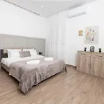 Apartment Stylish With Private Yard - Sleep 6 By Quicktrips Mellieha