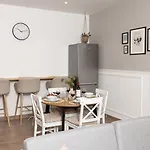 Stylish With Private Yard - Sleep 6 By Quicktrips * Mellieha