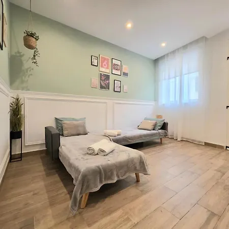 Stylish With Private Yard - Sleep 6 By Quicktrips *