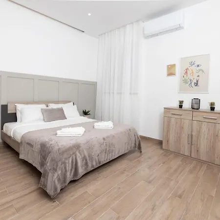 Lägenhet Stylish With Private Yard - Sleep 6 By Quicktrips Mellieħa