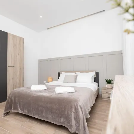 Stylish With Private Yard - Sleep 6 By Quicktrips Lägenhet Mellieħa