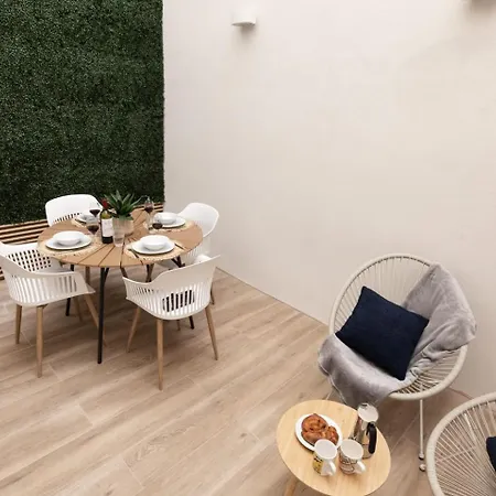 Stylish With Private Yard - Sleep 6 By Quicktrips *