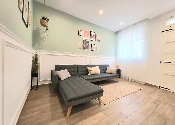 Stylish With Private Yard - Sleep 6 By Quicktrips 公寓