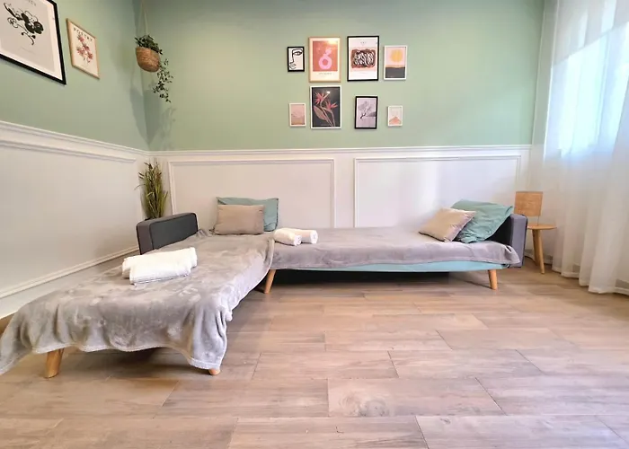 Stylish With Private Yard - Sleep 6 By Quicktrips 梅利哈