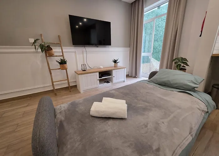 Stylish With Private Yard - Sleep 6 By Quicktrips * 梅利哈