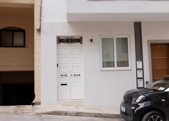 Stylish With Private Yard - Sleep 6 By Quicktrips