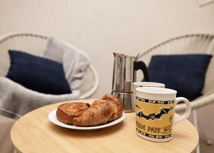 Stylish With Private Yard - Sleep 6 By Quicktrips * 梅利哈