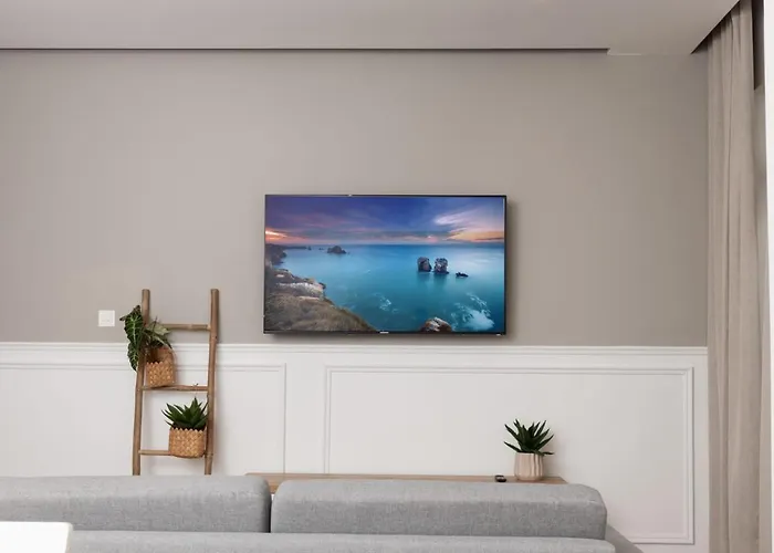 Stylish With Private Yard - Sleep 6 By Quicktrips 梅利哈