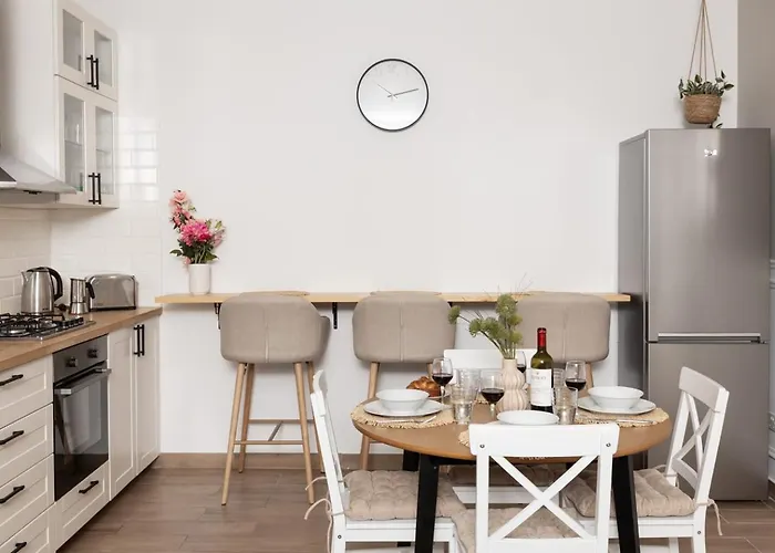 Stylish With Private Yard - Sleep 6 By Quicktrips 公寓 梅利哈